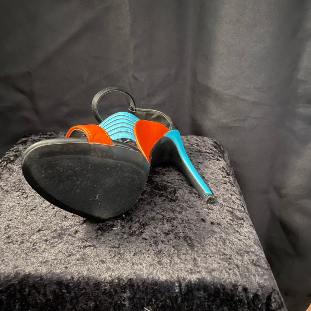 Heels - Picture 4 of 5